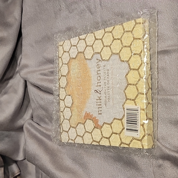 Beauty Bakerie Milk & Honey Highlighter Palette .28 oz x 4 Shades Full Size NIB - Picture 5 of 5